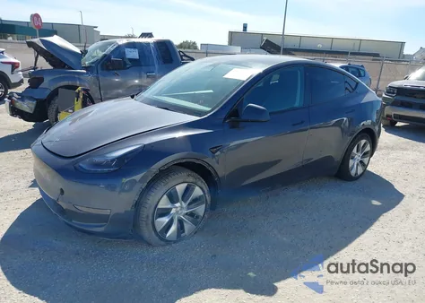 2023 Tesla Model Y Awd/Long Range Dual Motor All-Wheel Drive z USA, uszkodzony, nr VIN 7SAYGAEE1PF769999